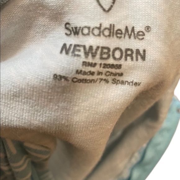 SwaddleMe newborn compression swaddle - Picture 4 of 4